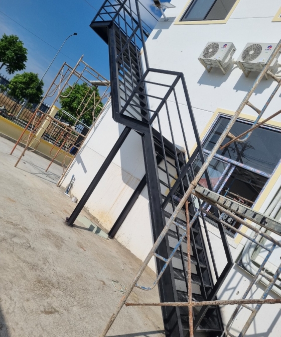 THI CÔNG LẤP ĐẶT CẦU THANG